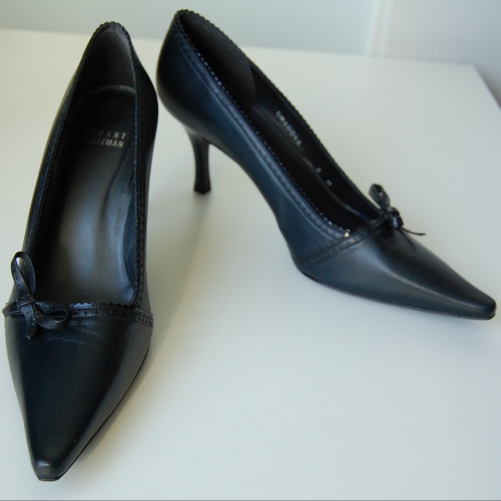 Beautiful Stuart Weitzman Navy Leather Heels